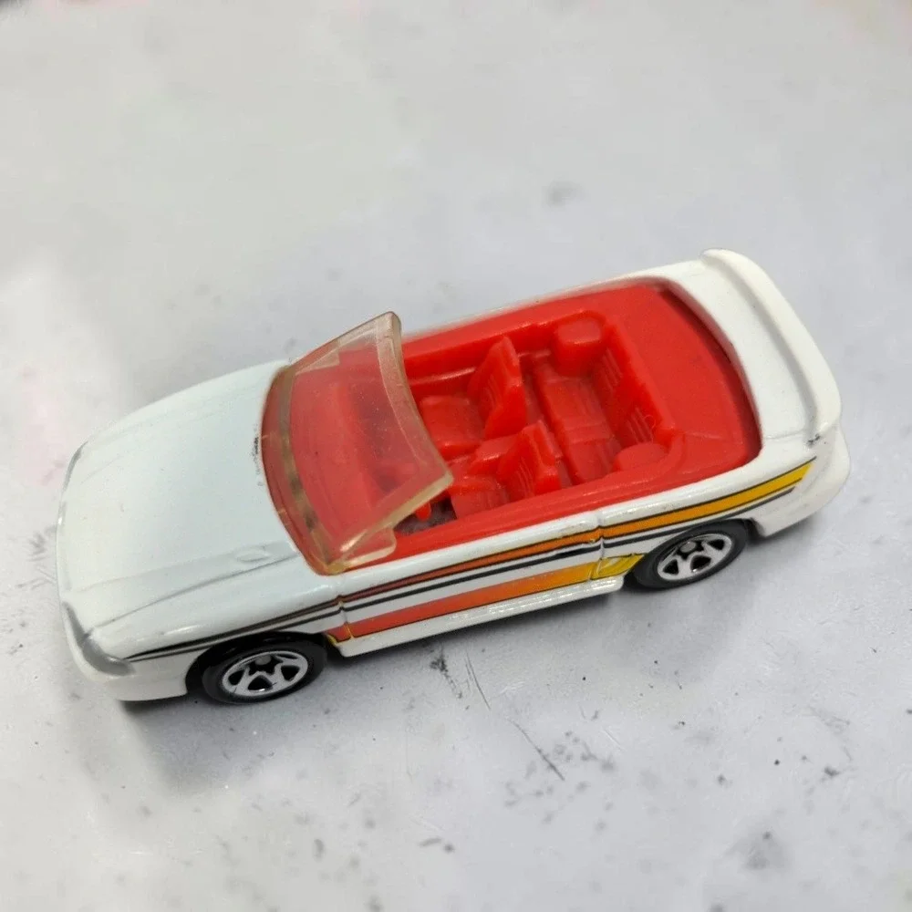VTG Hot Wheels 1996 Mustang GT Convertible White Red Interior Diecast Toy Car